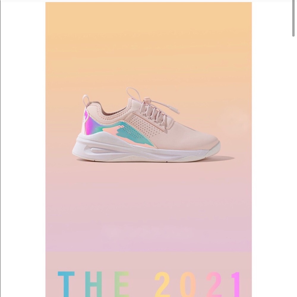 Clove Holographic 2021 Nursing Sneaker